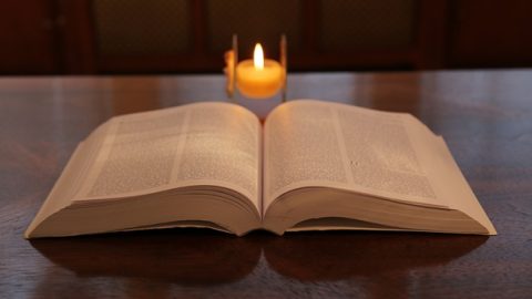 מדוע ישוע יחזור בהתגלמותו כבשר ודם ויירד בחשאי, וכן בפומבי על גבי העננים?