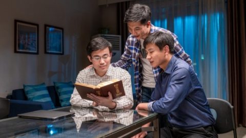 שאלה 4: אנשים הם חוטאים, אך קרבן החטאת של ישוע אדוננו הוא בתוקף לנצח. כל עוד אנחנו מתוודים על חטאינו בפני ישוע, הוא ימחל לנו. אנחנו נקיים מחטא בעיני ישוע, ולכן אנחנו יכולים לבוא אל מלכות השמיים!