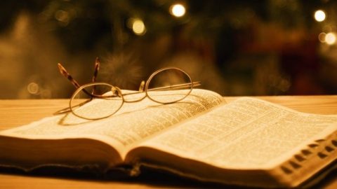 האם עבודת השיפוט של האל הכול יכול באחרית הימים היא כס המשפט הלבן, שעליו הנבואה בספר ההתגלות?